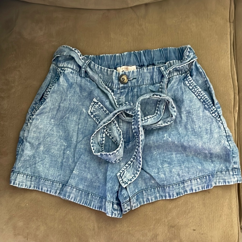 Paperbag shorts size medium